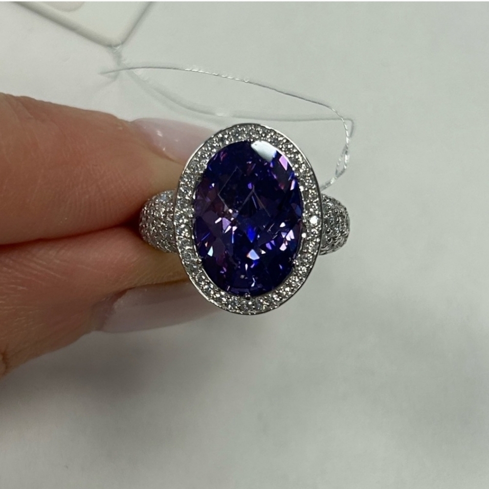 💜▪️Suzy Levian▪️ Sterling Silver Purple Cubic Zirconia Checkered Cut Ring - Picture 3 of 9